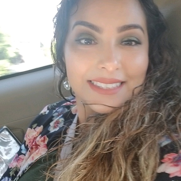 Meet your Posher, Aurora - Picture 1 of 1